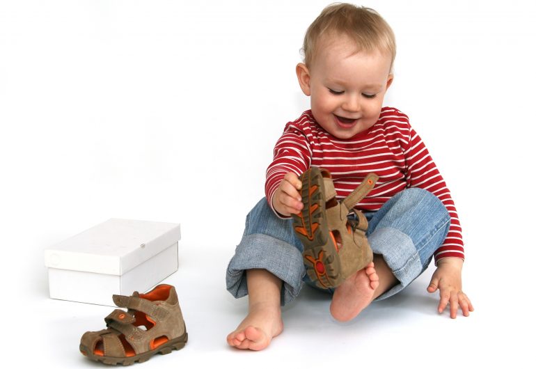 Lifehack: Schuhe-Shoppen ohne quengelige Kinder? So geht's!
