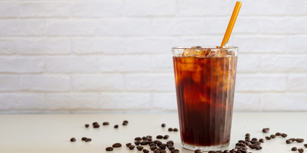 Lifehack: Heißer Kaffee im Sommer? Probiere ihn lieber so aus!