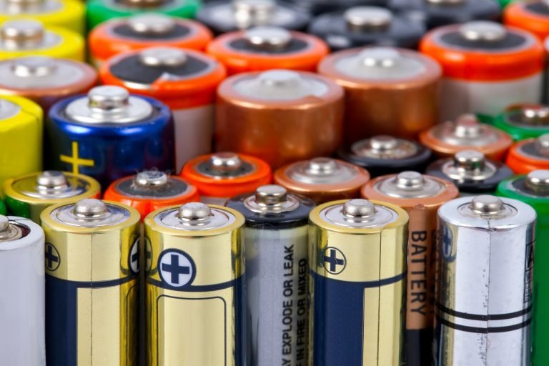 Lifehack: Mit diesem Trick weißt Du immer, ob Deine Batterien leer sind