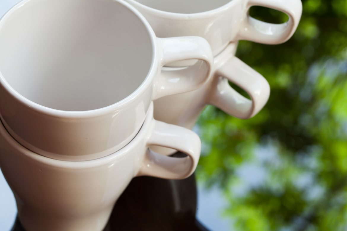 Lifehack: Wie Deine Tasse trotz dunkler Rückstände wieder sauber wird!