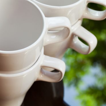 Lifehack: Wie Deine Tasse trotz dunkler Rückstände wieder sauber wird!